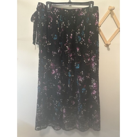 Lane Bryant Mock Wrap Black Floral Lace Skirt Hi Low Midi Size 22/24 - Picture 3 of 4